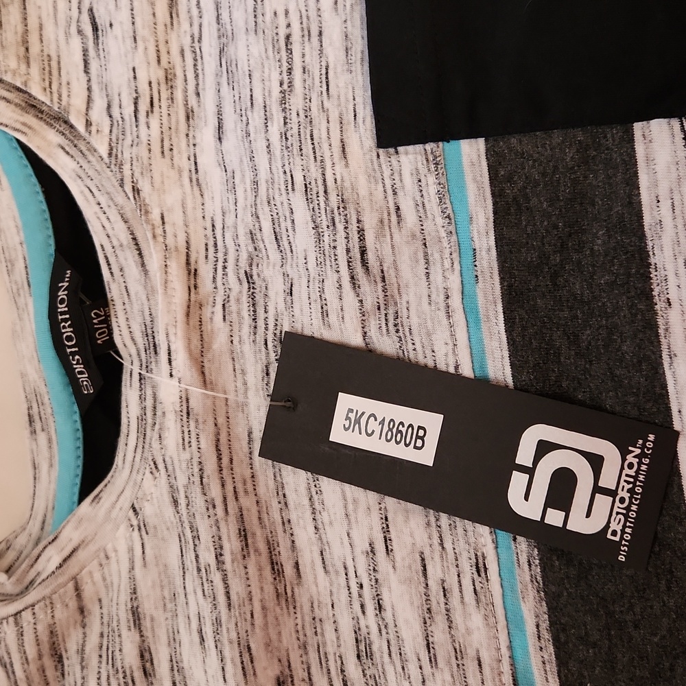 Distortion tee NWT - Picture 2 of 3